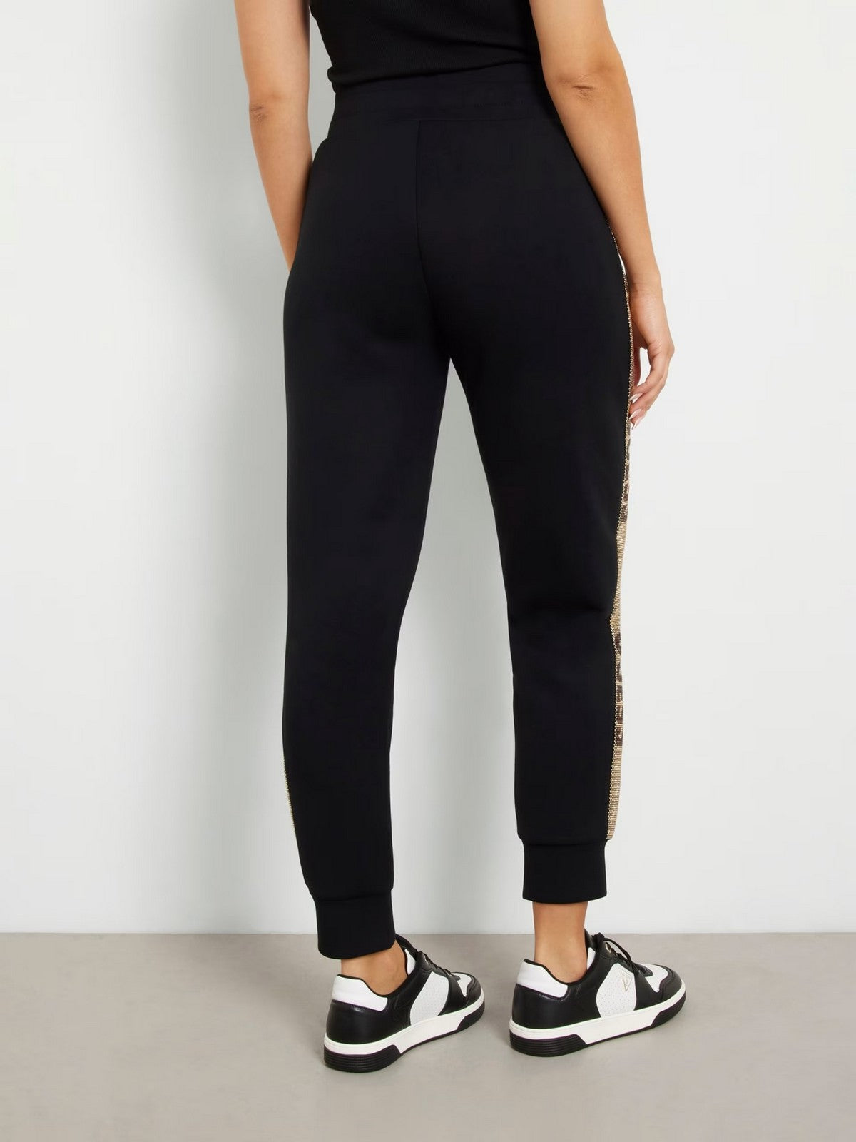 GUESS Pantalone Donna STUDS LOGO SWEATPANTS W4YB40 KBYE2 JBLK Nero - Stilato