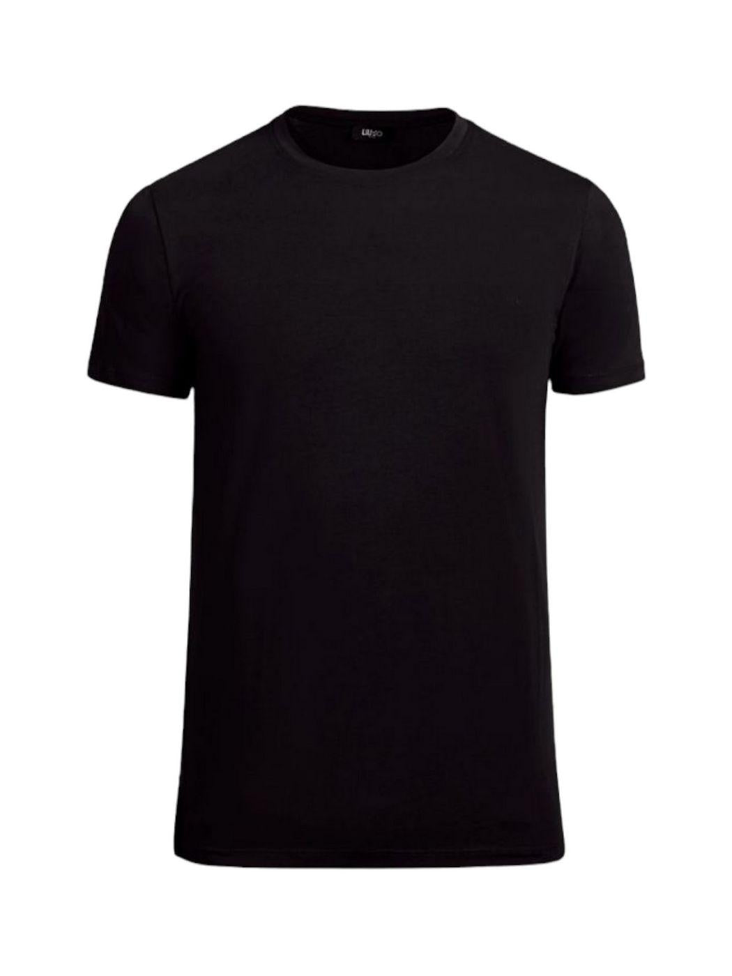 Man in plain black t shirt best sale